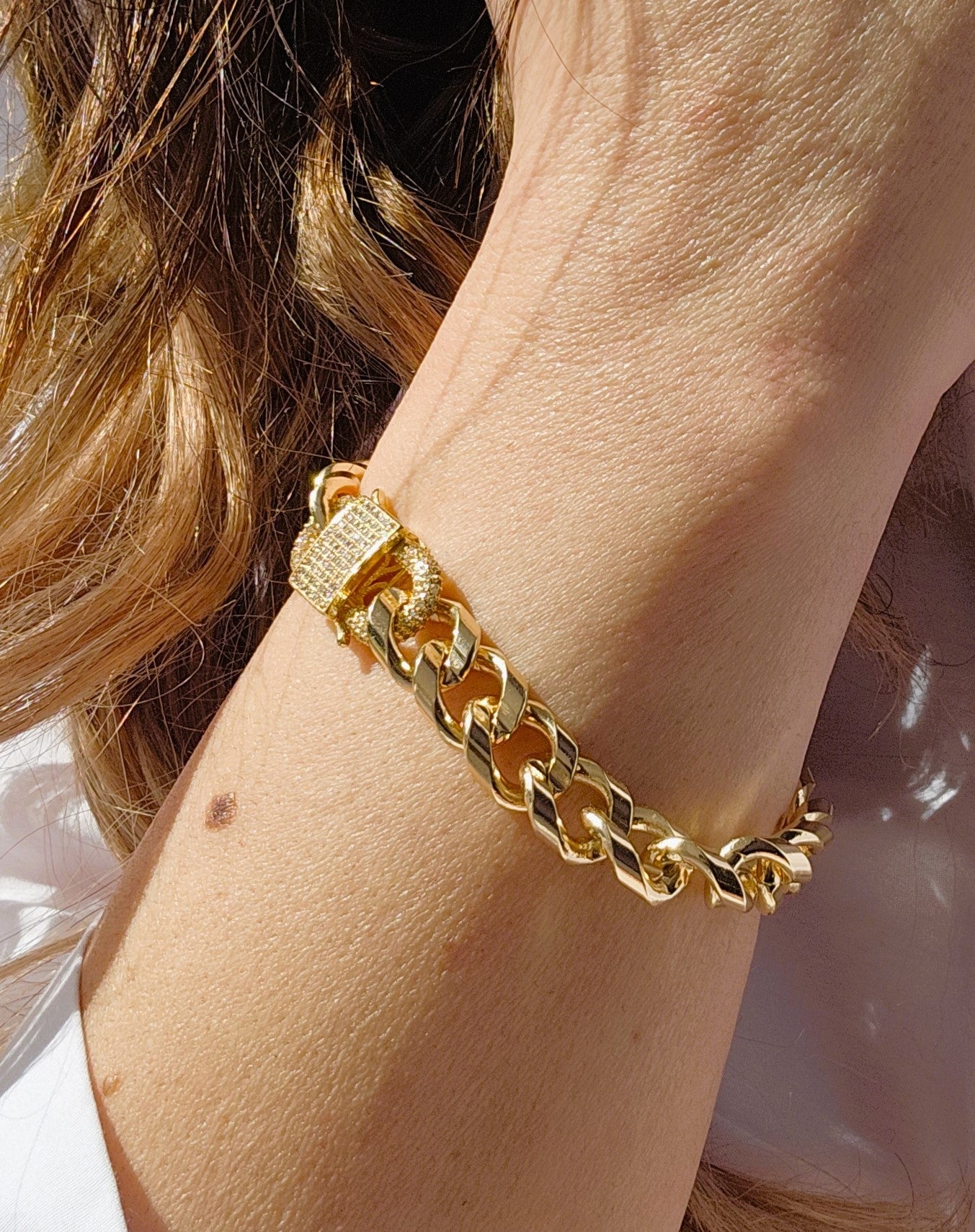 Thick gold curb chain bracelet with statement diamonds pave clasp - Believe Jewellery