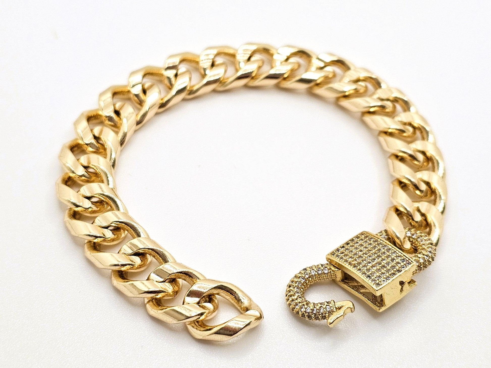 Thick gold curb chain bracelet with statement diamonds pave clasp - Believe Jewellery