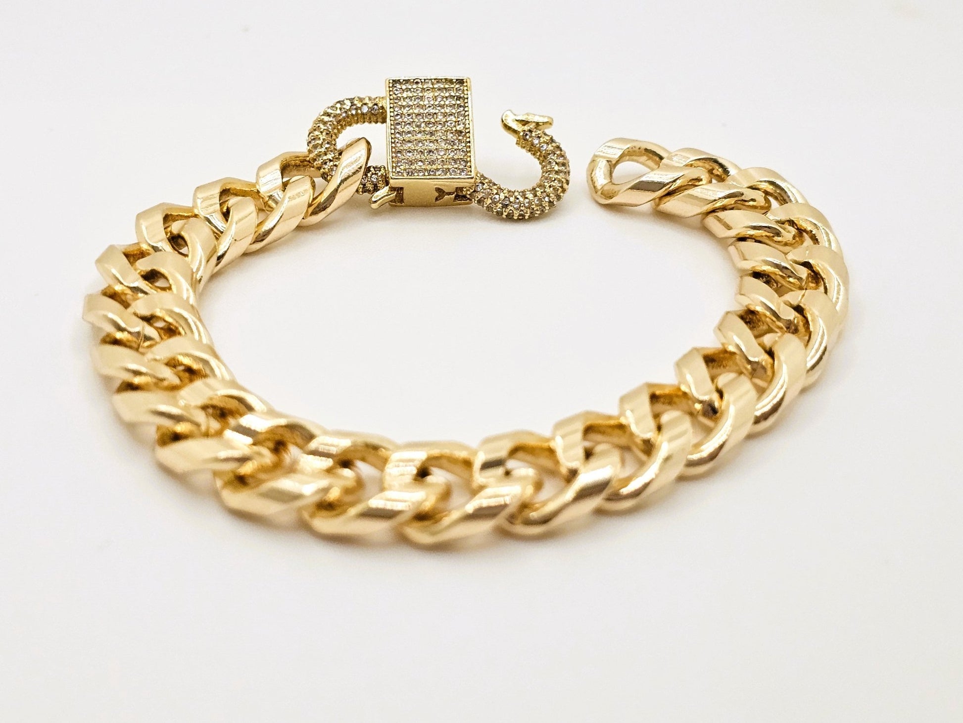 Thick gold curb chain bracelet with statement diamonds pave clasp - Believe Jewellery