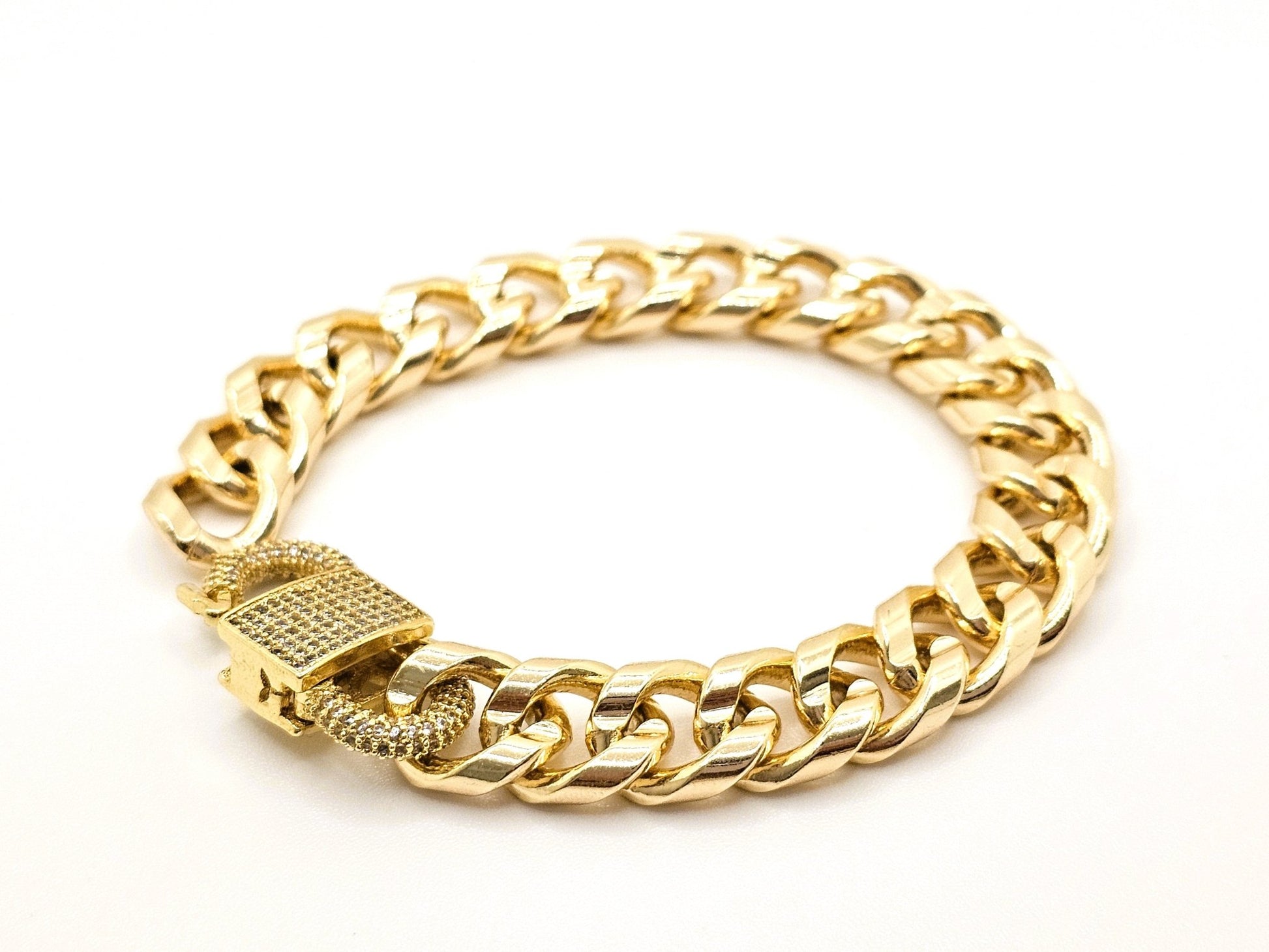 Thick gold curb chain bracelet with statement diamonds pave clasp - Believe Jewellery