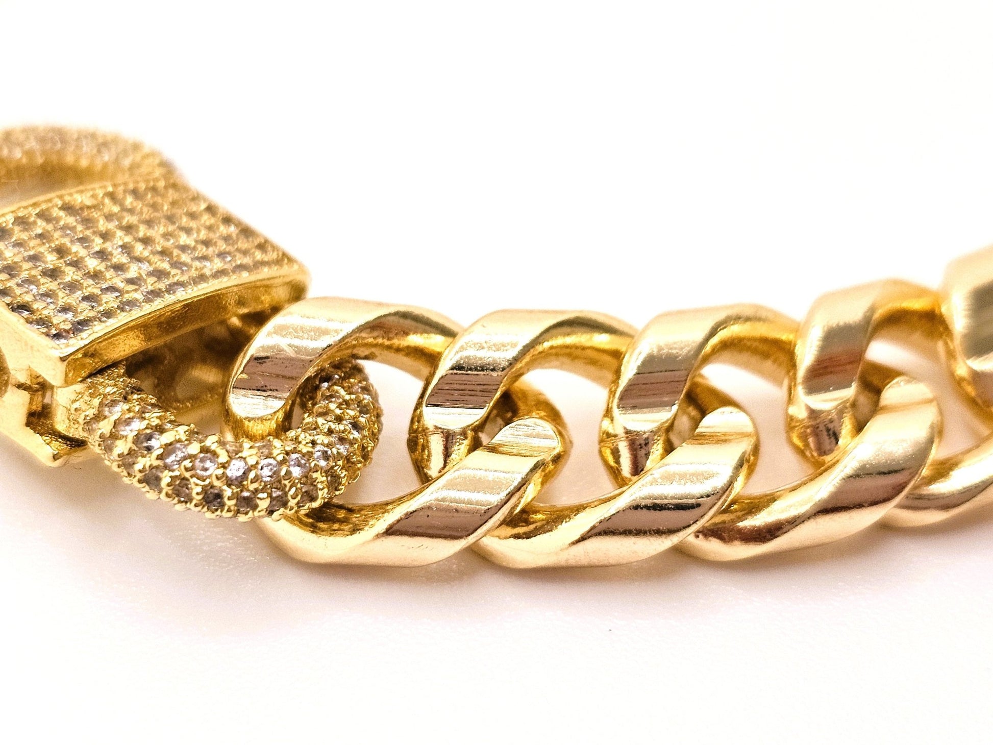 Thick gold curb chain bracelet with statement diamonds pave clasp - Believe Jewellery