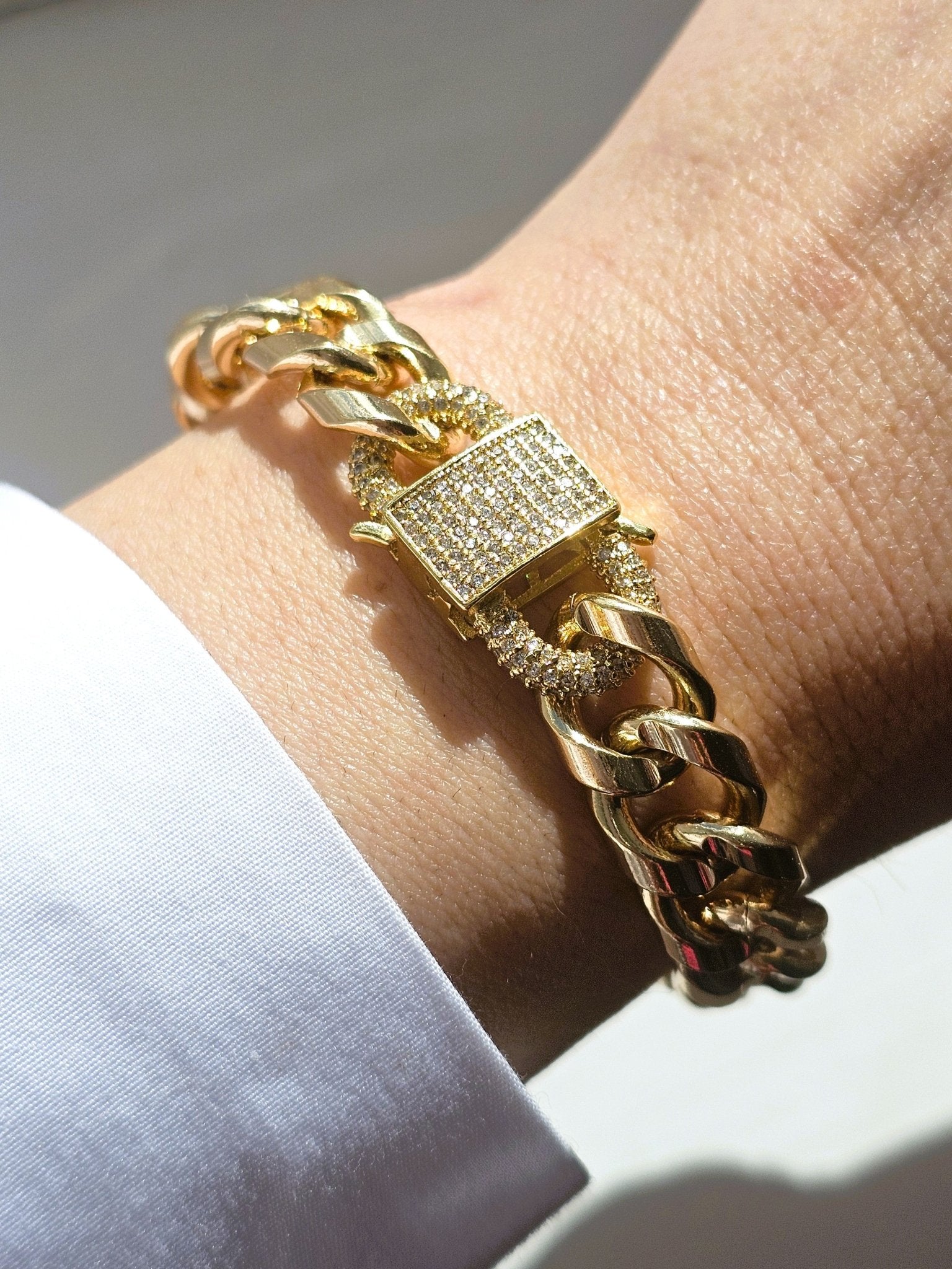 Thick gold curb chain bracelet with statement diamonds pave clasp - Believe Jewellery