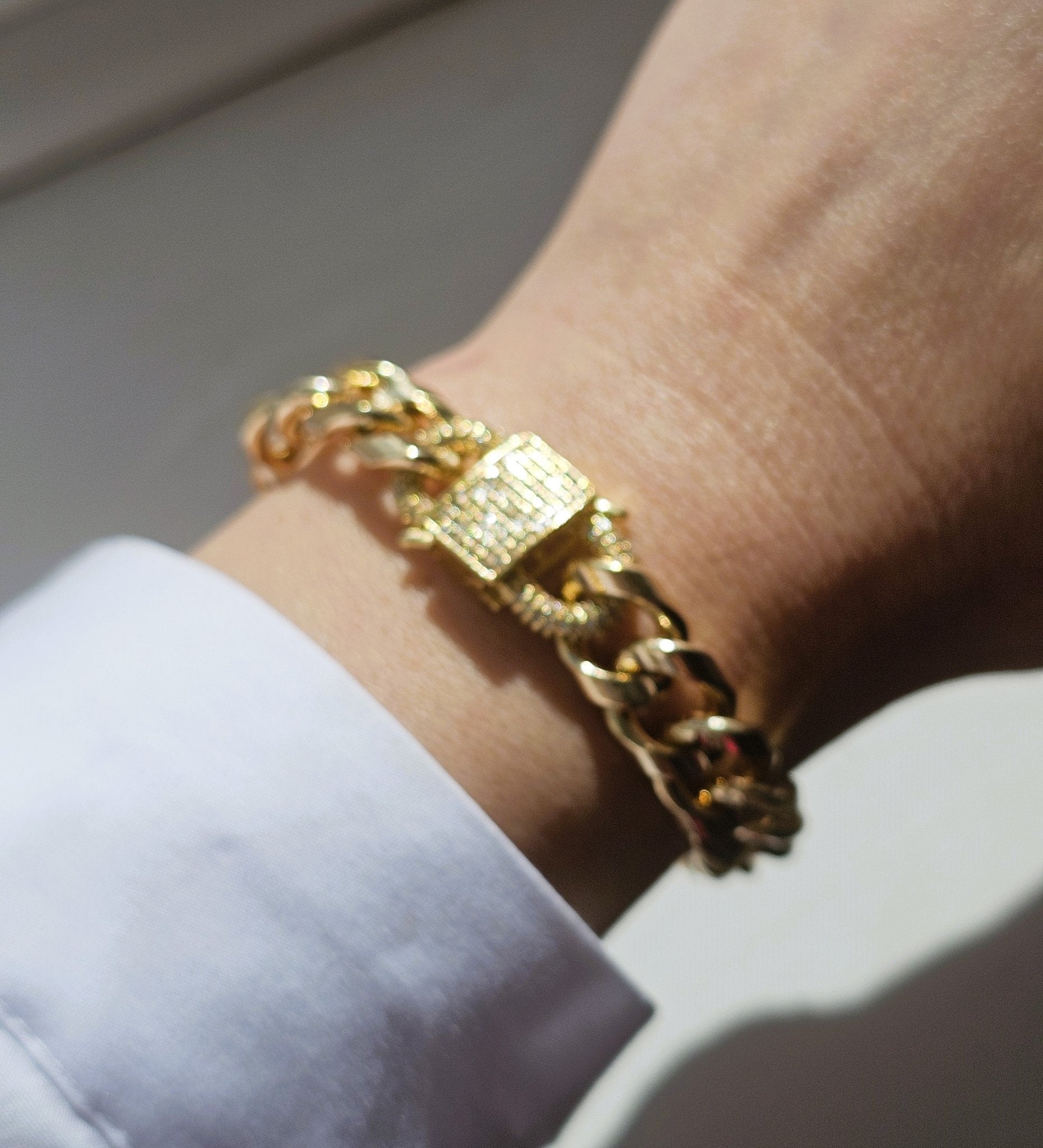 Thick gold curb chain bracelet with statement diamonds pave clasp - Believe Jewellery